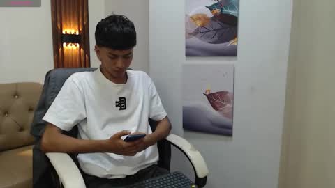 Snapshot of markbowie chatting on October 4, 4:32 am markbowie online show from October 4, 4:32 am