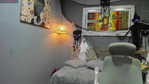 Snapshot of markbowie chatting on October 17, 11:57 am markbowie online show from October 17, 11:57 am