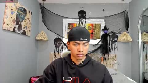 Snapshot of markbowie chatting on October 22, 11:43 am markbowie online show from October 22, 11:43 am