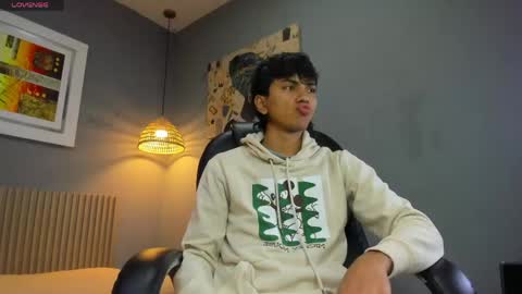 Snapshot of markbowie chatting on April 30, 11:27 am markbowie online show from April 30, 11:27 am