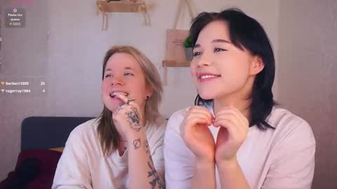 Kira and Evia online show from November 22, 1:10 pm