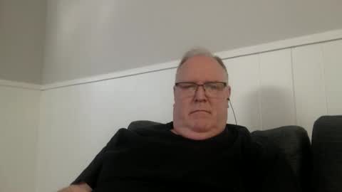 Snapshot of markkb262626 chatting on February 16, 3:41 pm Mark online show from February 16, 3:41 pm