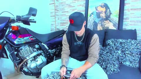 Snapshot of marko_toro__ chatting on December 17, 3:17 am Sebastian online show from December 17, 3:17 am