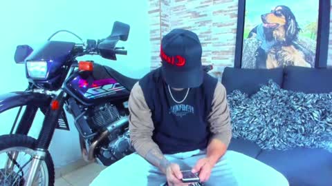 Snapshot of marko_toro__ chatting on December 17, 11:06 am Sebastian online show from December 17, 11:06 am