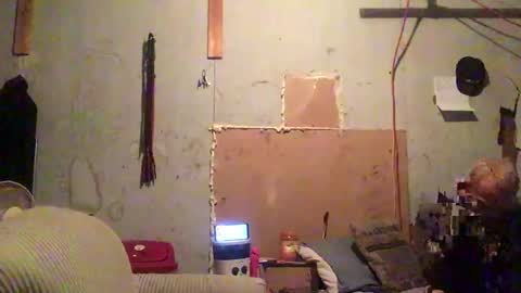 Snapshot of marlesecrews1983 chatting on December 17, 6:56 am BabyBoo online show from December 17, 6:56 am