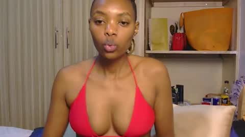 Snapshot of marly_babe chatting on April 5, 6:16 pm Marly online show from April 5, 6:16 pm