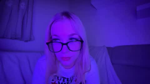 Bella Lillith online show from September 12, 11:59 pm