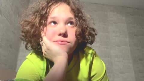 Lola online show from April 9, 1:49 pm