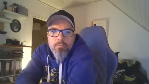 marriedcock1980 online show from December 2, 7:14 am