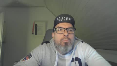 marriedcock1980 online show from December 15, 7:01 am