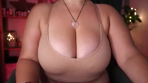 Snapshot of marrygrayes chatting on September 27, 6:57 pm Maria  online broadcast from Tuesday to Suturday from 6 pm to 12 pm Germany time Sunday-Monday offline online show from September 27, 6:57 pm