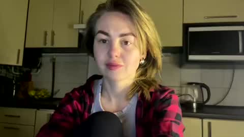 Snapshot of martaluna_ chatting on April 9, 9:31 pm Marta online show from April 9, 9:31 pm