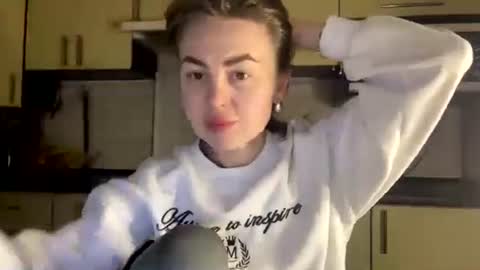 Snapshot of martaluna_ chatting on April 10, 9:08 pm Marta online show from April 10, 9:08 pm
