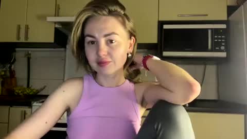 Snapshot of martaluna_ chatting on April 12, 8:03 pm Marta online show from April 12, 8:03 pm