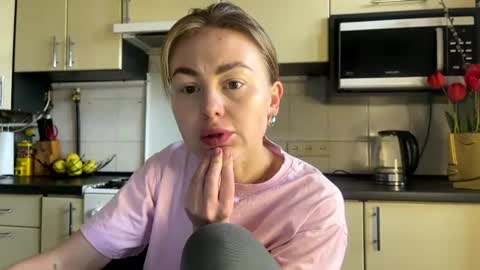 Snapshot of martaluna_ chatting on April 16, 2:07 pm Marta online show from April 16, 2:07 pm