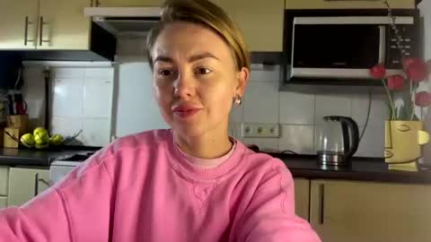 Snapshot of martaluna_ chatting on April 16, 9:39 pm Marta online show from April 16, 9:39 pm