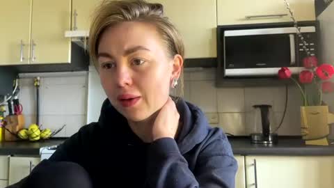 Snapshot of martaluna_ chatting on April 17, 11:46 am Marta online show from April 17, 11:46 am