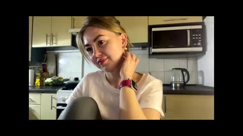 Snapshot of martaluna_ chatting on April 28, 7:41 pm Marta online show from April 28, 7:41 pm