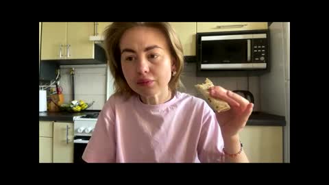 Snapshot of martaluna_ chatting on April 30, 9:15 am Marta online show from April 30, 9:15 am