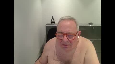 martin_1947 online show from March 5, 11:27 pm
