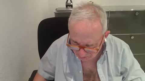 Snapshot of martin_1947 chatting on October 26, 8:26 pm martin_1947 online show from October 26, 8:26 pm