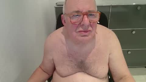 Snapshot of martin_1947 chatting on November 5, 8:53 pm martin_1947 online show from November 5, 8:53 pm