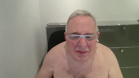 martin_1947 online show from March 16, 9:30 pm