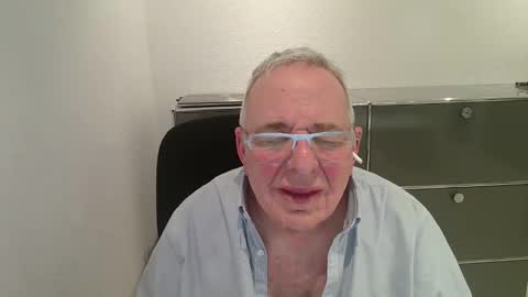 martin_1947 online show from March 29, 9:59 pm