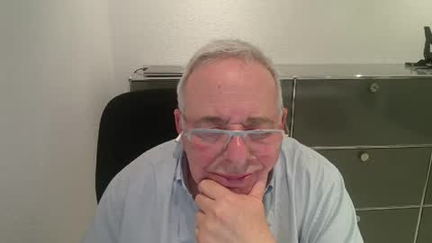 martin_1947 online show from June 1, 9:05 pm