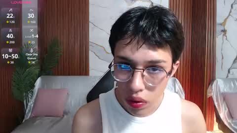 martin_tay online show from July 9, 7:07 pm