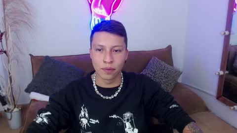 Snapshot of martin_west chatting on October 21, 12:11 am Martin online show from October 21, 12:11 am
