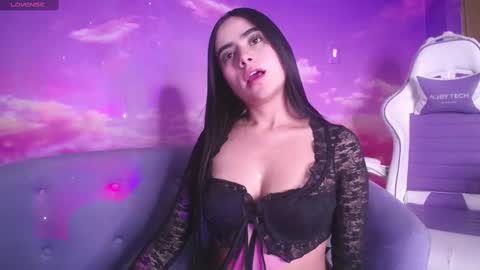 Snapshot of martina_009 chatting on October 6, 7:33 pm Martina online show from October 6, 7:33 pm