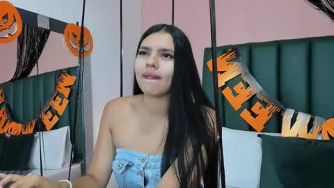 Snapshot of martina_divine_ chatting on October 30, 11:33 am Martina Divine online show from October 30, 11:33 am