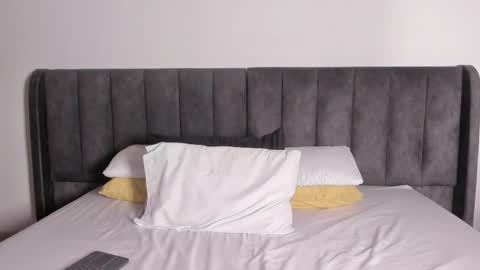 Laura online show from February 17, 8:36 pm