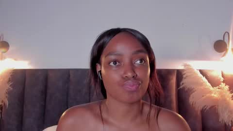 Laura online show from September 18, 8:33 pm