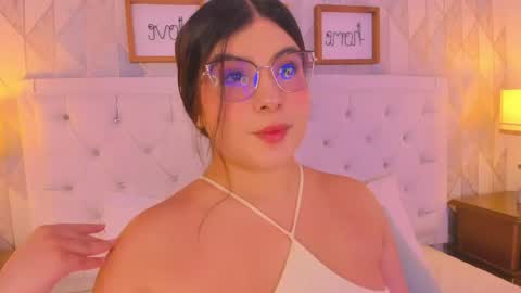 Snapshot of martina_rivera_ chatting on May 8, 11:48 am Martina online show from May 8, 11:48 am