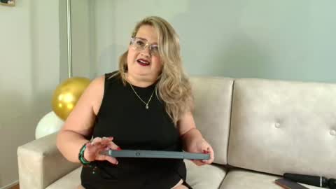 Martina Caicedo online show from November 2, 11:34 am