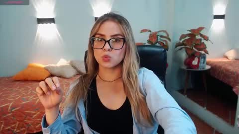 Snapshot of martinaivanova chatting on March 27, 3:45 am M A R T I N A online show from March 27, 3:45 am