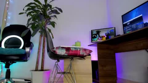 Snapshot of martinna_0 chatting on January 24, 12:31 pm Wendy Independent model online show from January 24, 12:31 pm