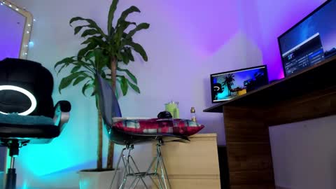 Snapshot of martinna_0 chatting on February 25, 12:55 pm Wendy Independent model online show from February 25, 12:55 pm