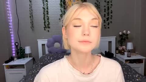 Lisa online show from February 3, 2:33 pm