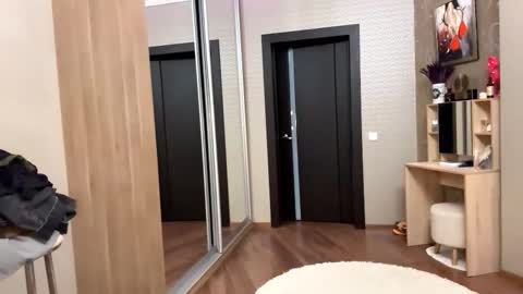 Lisa online show from February 4, 2:23 pm