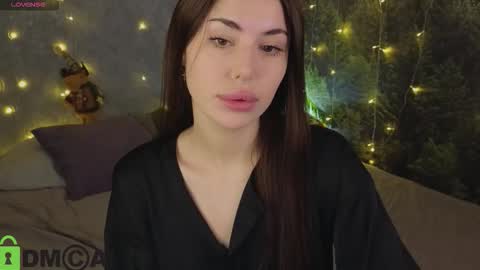 Mary  GMT 3 Mon Tue Wed Thu Fri 0300am - 0900am online show from December 22, 1:02 am