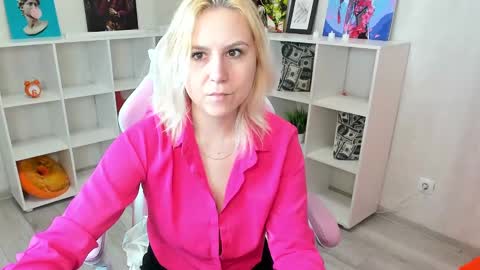 mary__bailey online show from February 1, 12:51 am