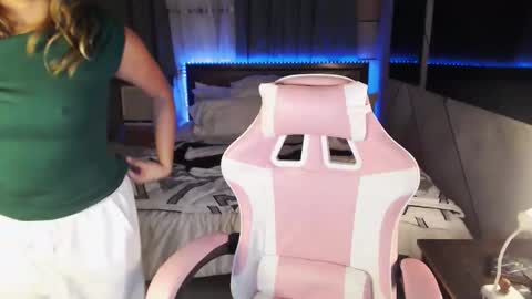 Snapshot of mary_jean2005 chatting on March 26, 2:33 pm froxxy online show from March 26, 2:33 pm