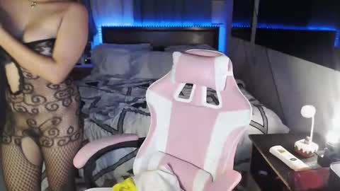 Snapshot of mary_jean2005 chatting on March 29, 10:48 am froxxy online show from March 29, 10:48 am