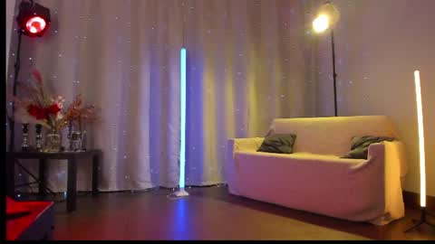 Snapshot of mary_julia chatting on June 20, 8:00 pm Julia online show from June 20, 8:00 pm