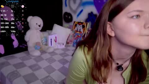 Snapshot of mary_lunar chatting on April 9, 5:29 pm Mary online show from April 9, 5:29 pm