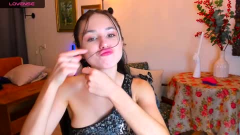 Snapshot of mary_marlow chatting on January 19, 1:21 am Mary online show from January 19, 1:21 am