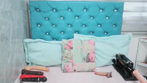 Snapshot of mary_mood_ chatting on February 8, 2:05 pm Mary Moon online show from February 8, 2:05 pm